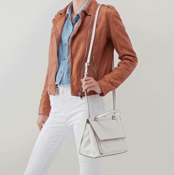 Hobo Meter cross body bag in an off white leather - Picture 7 of 8